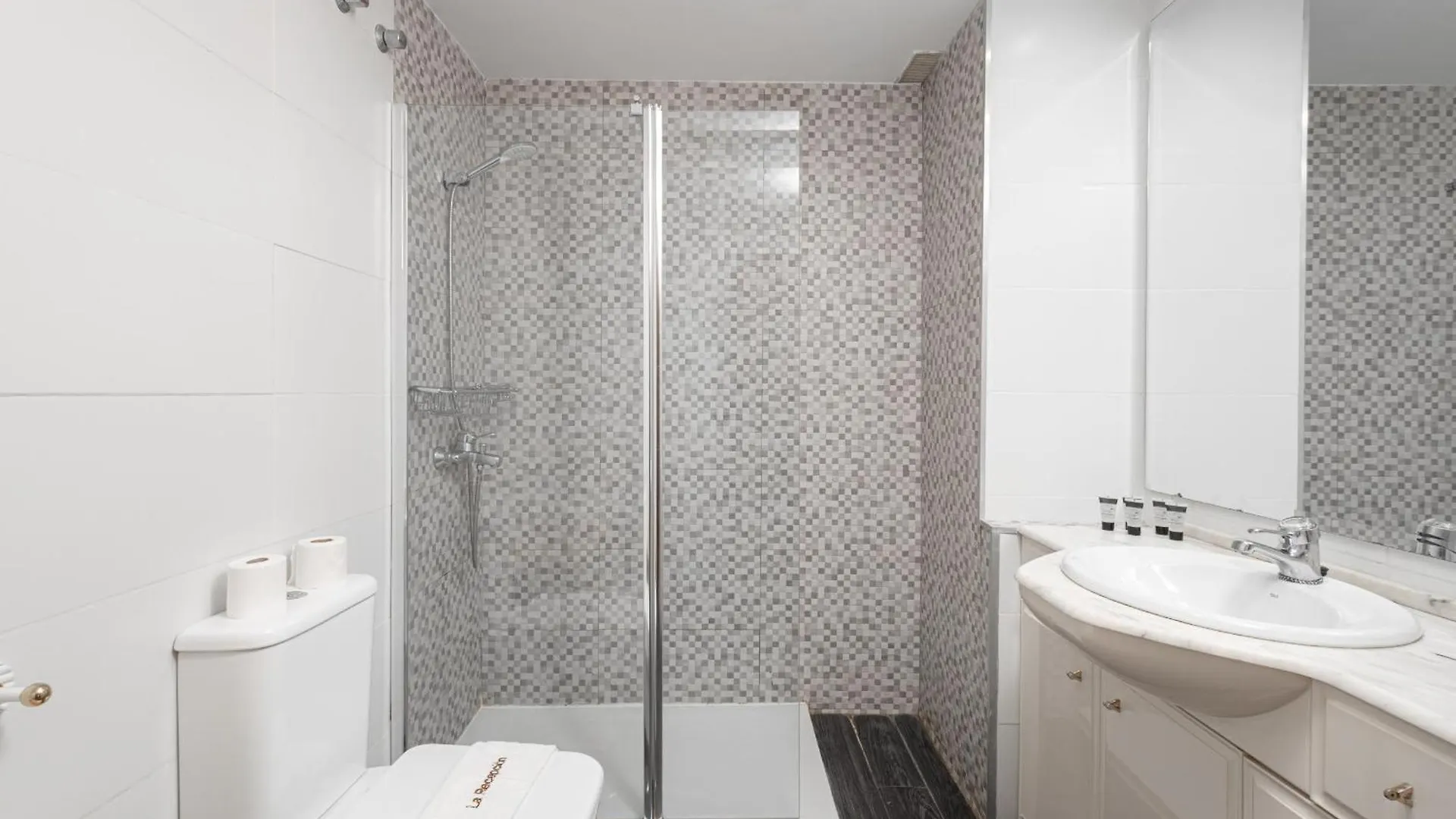 Apartamento C103 - Sunny Terrace, Old Town Views Málaga