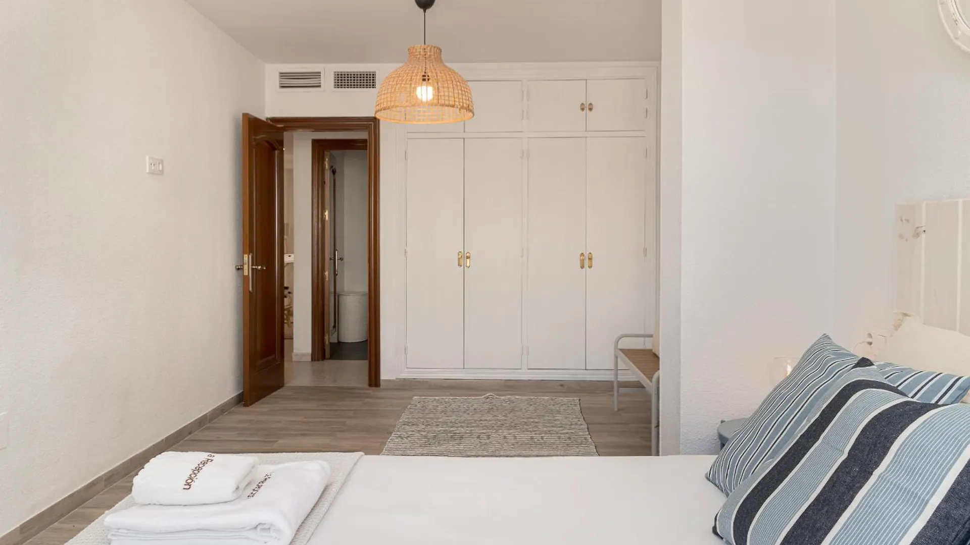 Apartamento C103 - Sunny Terrace, Old Town Views Málaga España