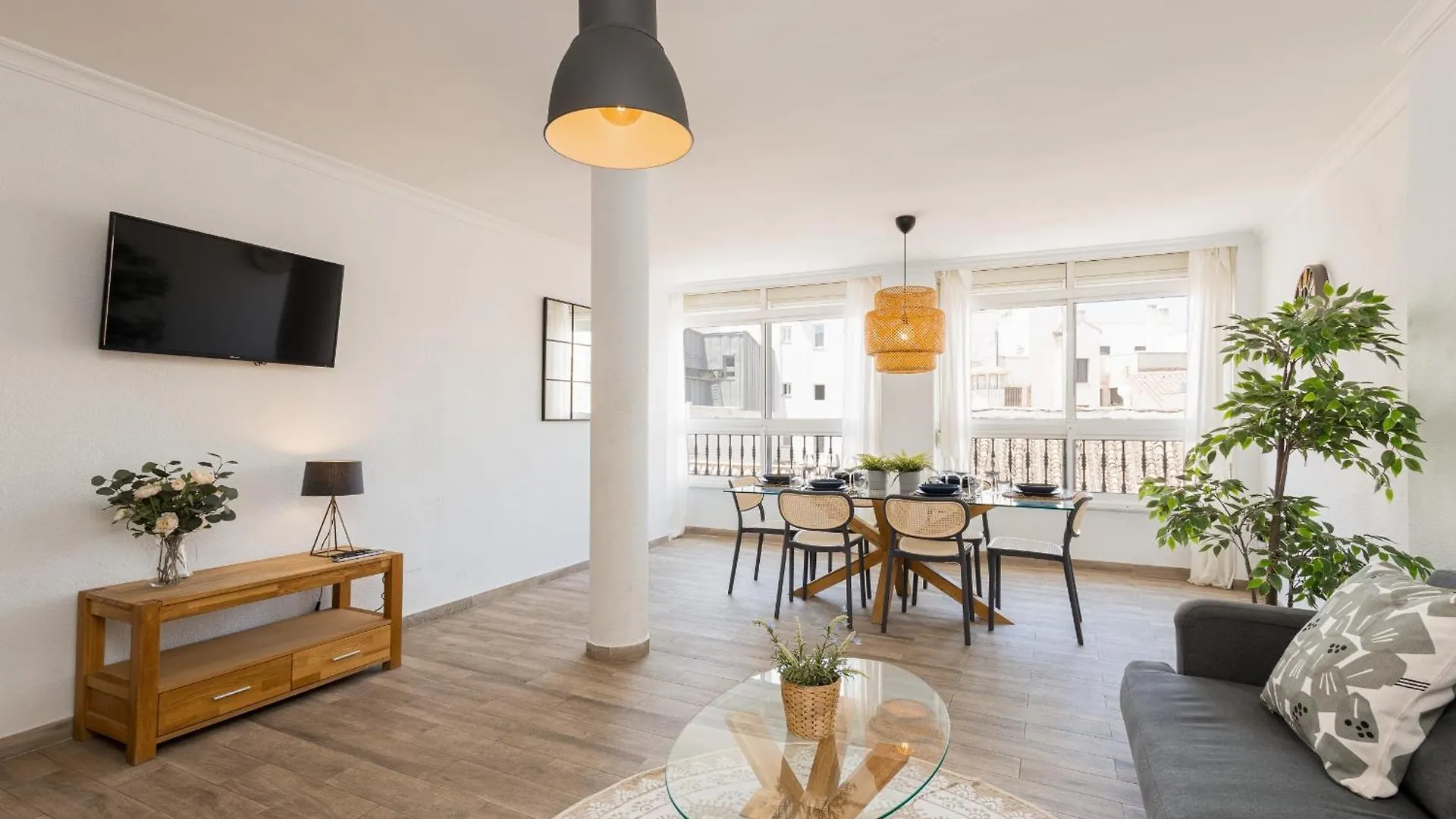 C103 - Sunny Terrace, Old Town Views Apartment Malaga