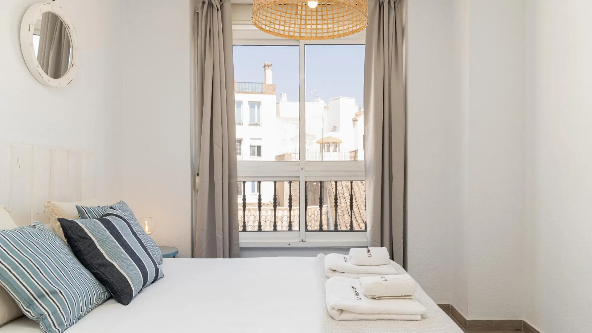 C103 - Sunny Terrace, Old Town Views Apartment Malaga